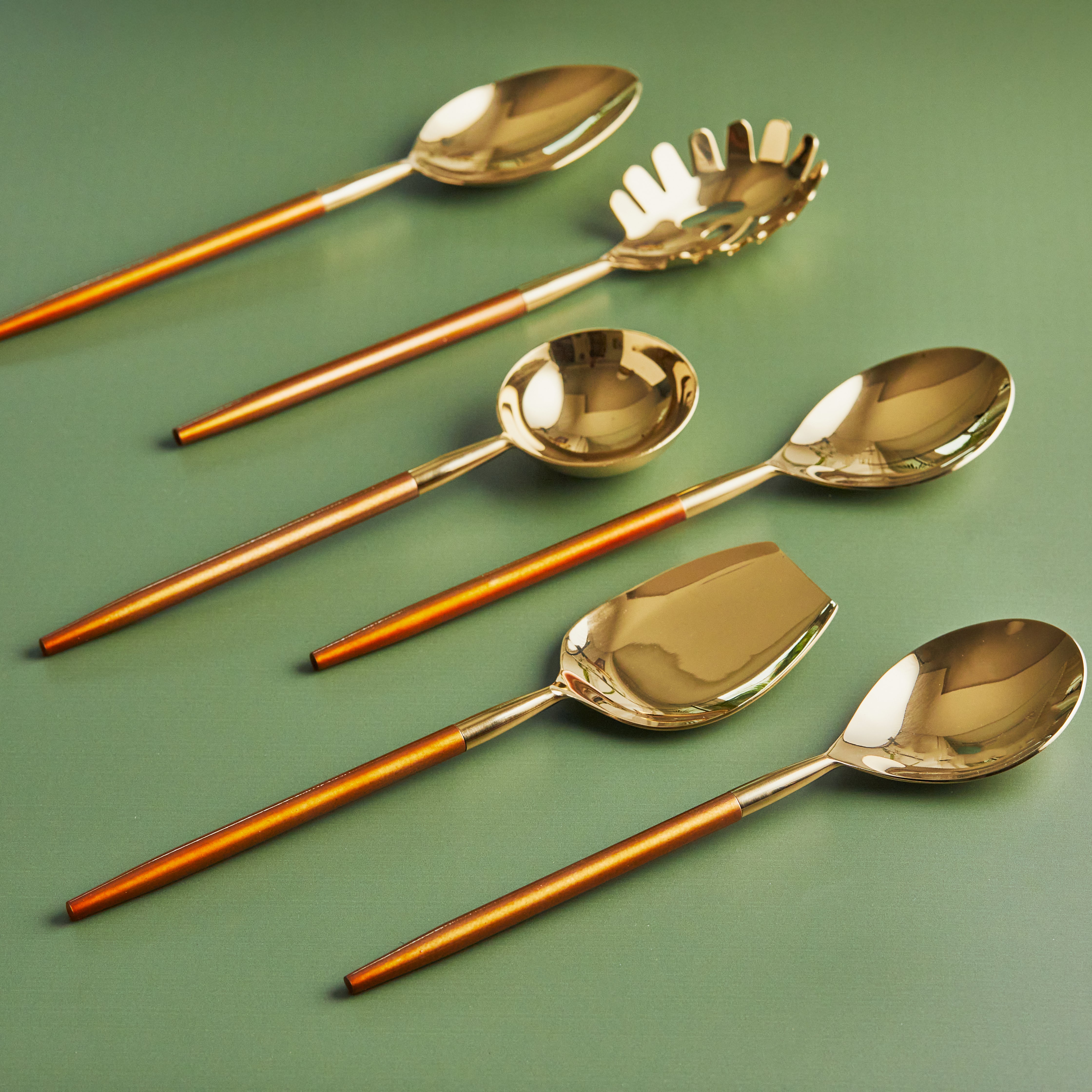 2x cup & saucers &gold spoon 6pc set by hot cwlwgo